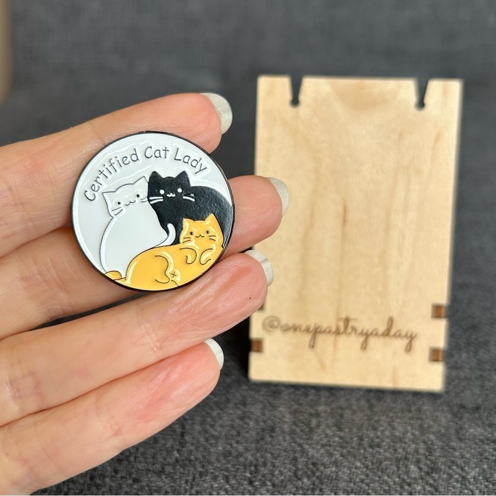 Fun, Kawaii Style CERTIFIED CAT LADY Circle Cat Brooch Pin, White, Black, Gold